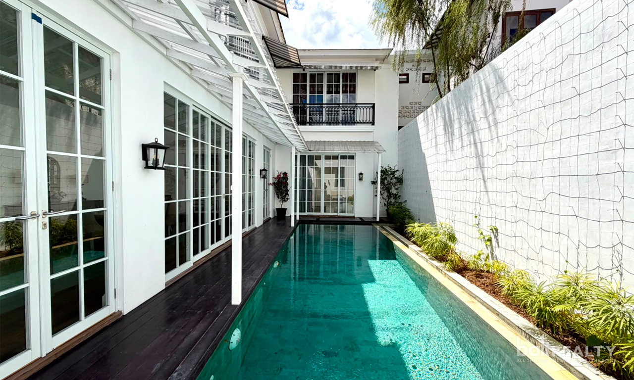 Fully Furnished Three-Bedroom Villa: Monthly & Yearly Rental, Close to Canggu Beach — image 1