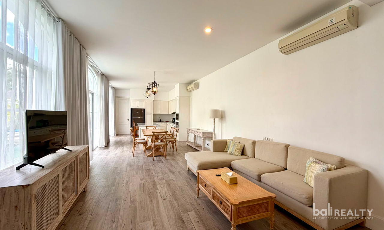 Yearly & Monthly Rent: Fully Furnished Three-Bedroom Villa in Strategic Berawa — image 2