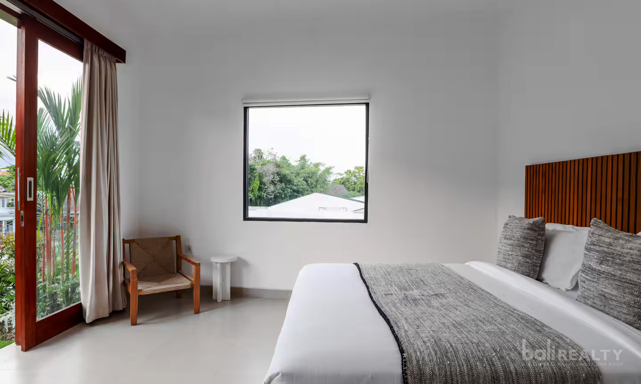 Designer 2-Bedroom Tropical Villa for Yearly Rental in Canggu Padang Linjong 2997 — image 15