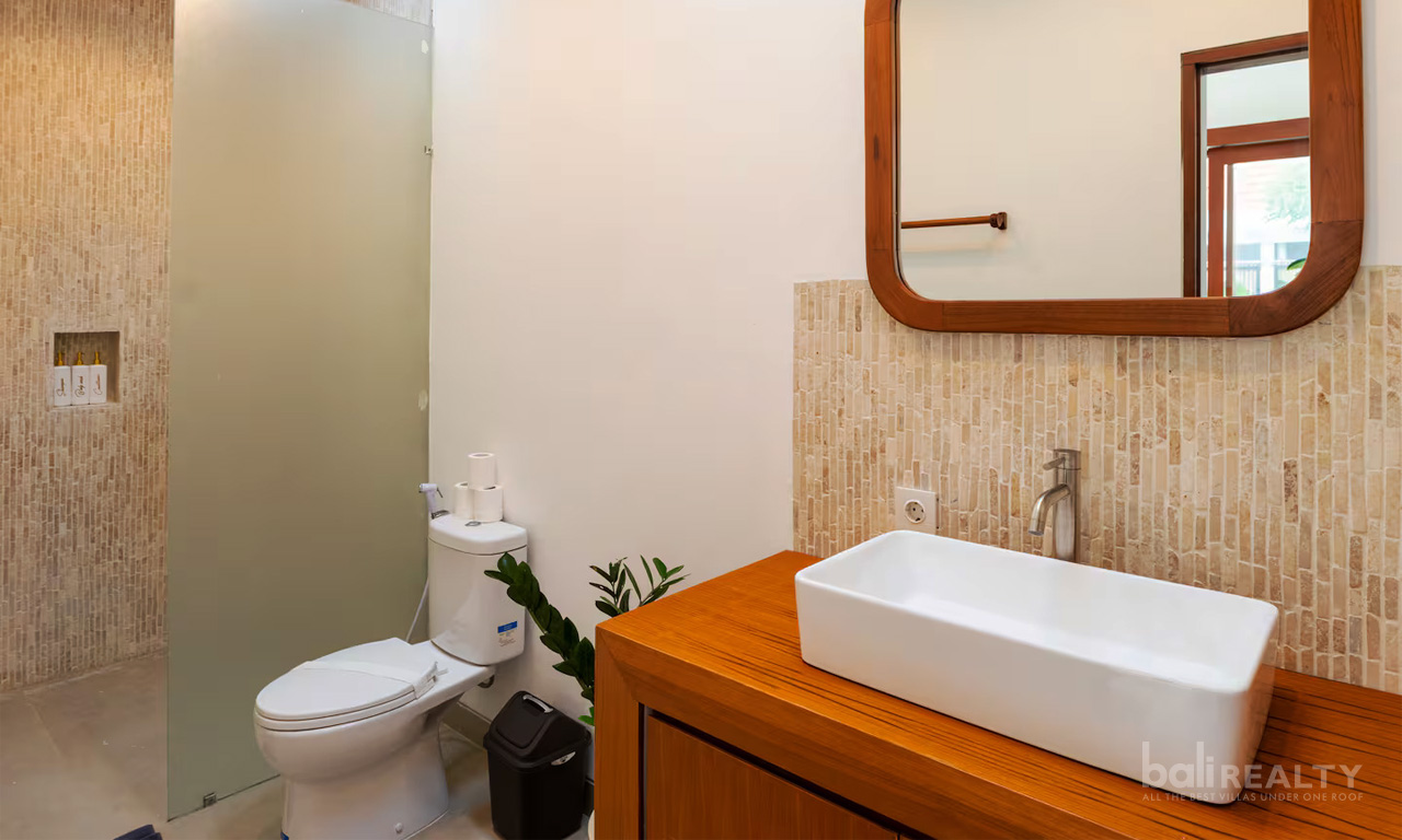 Designer 2-Bedroom Tropical Villa for Yearly Rental in Canggu Padang Linjong 2997 — image 18