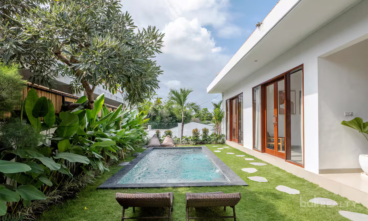Designer 2-Bedroom Tropical Villa for Yearly Rental in Canggu Padang Linjong 2997 — image 1