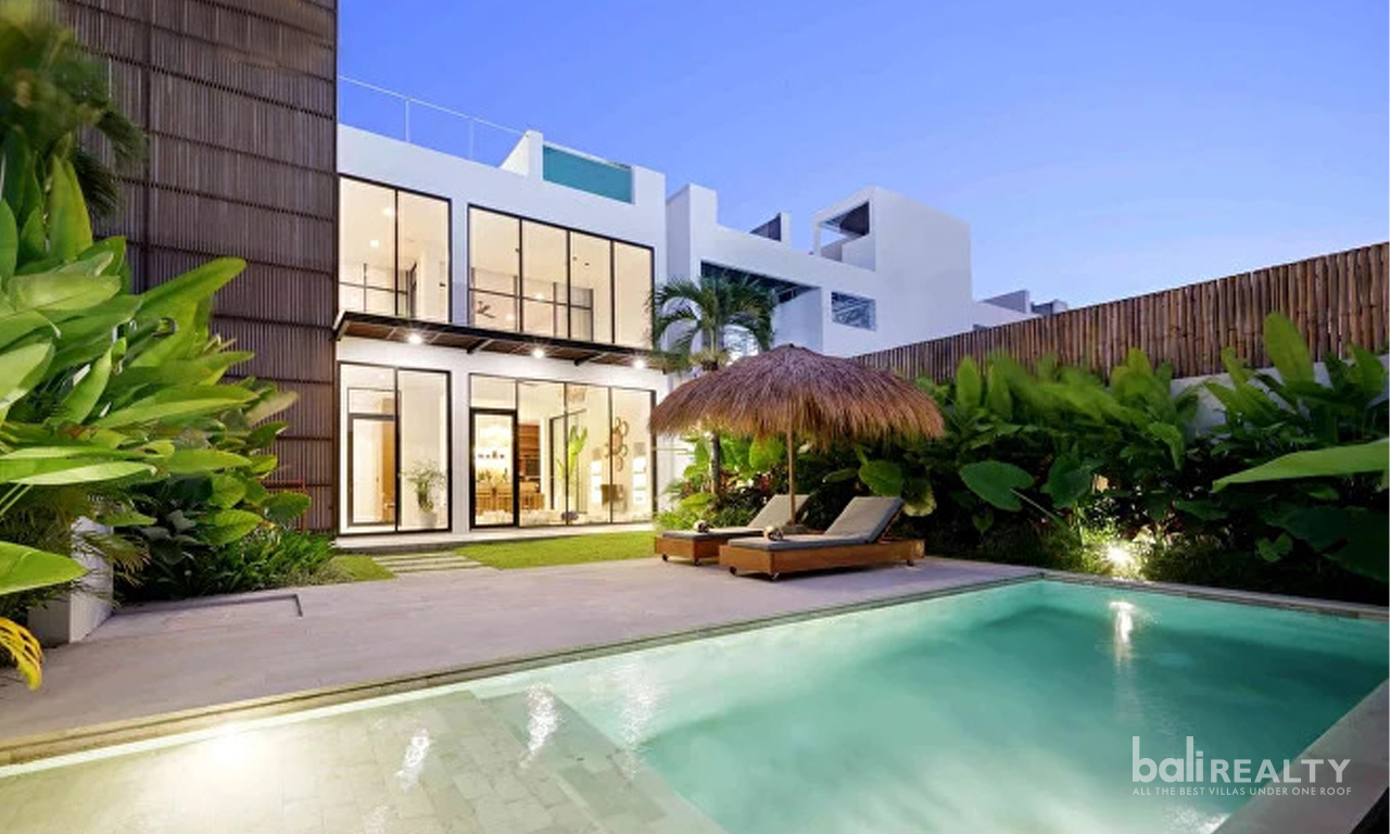 Luxury 3-Bedroom Villa with Rooftop Pool in Batu Bolong, Canggu