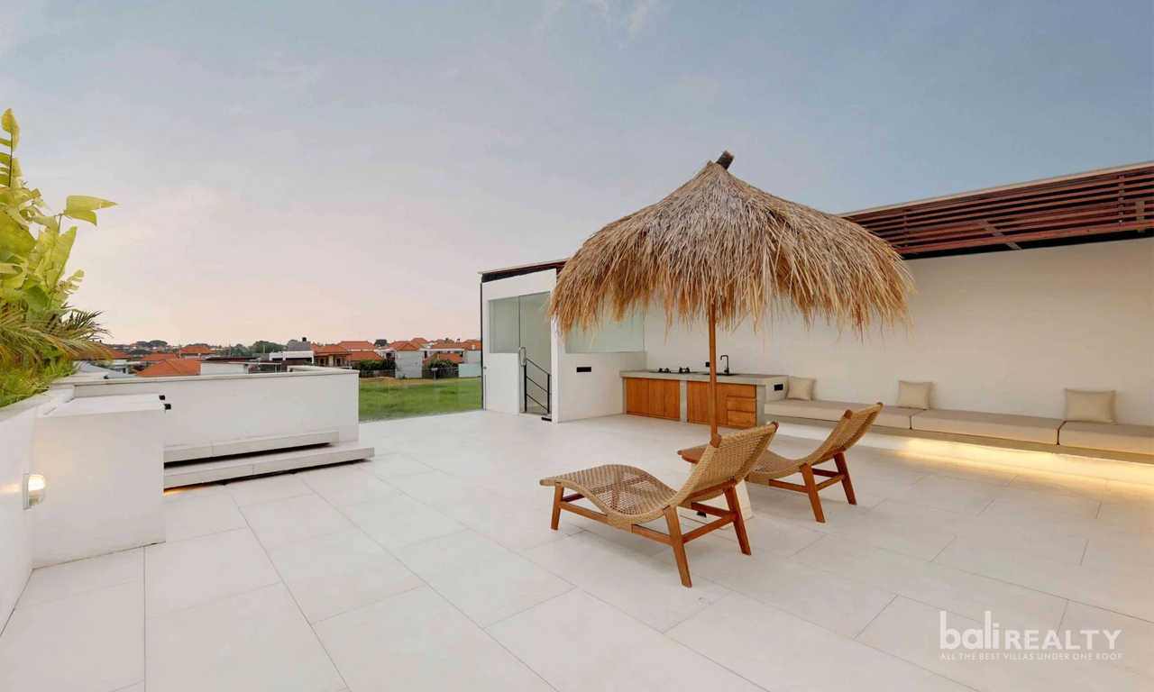 Luxury 3-Bedroom Villa with Rooftop Pool in Batu Bolong, Canggu — image 2