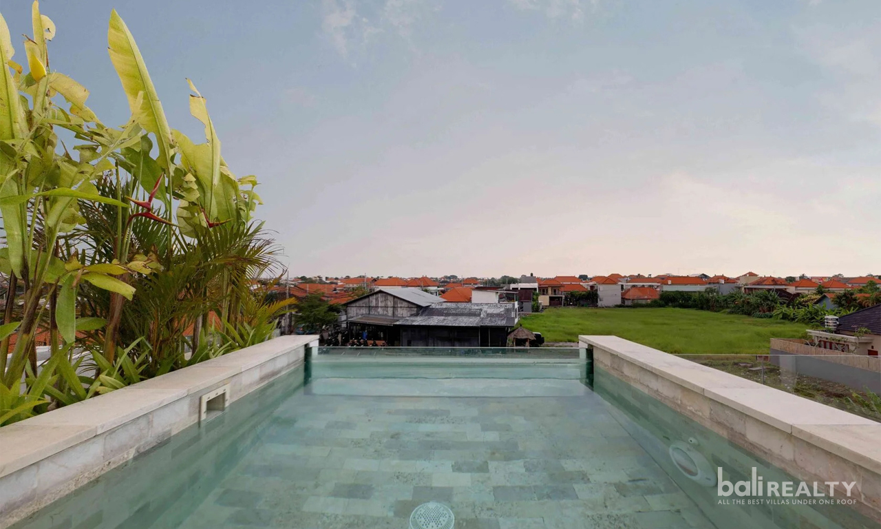 Luxury 3-Bedroom Villa with Rooftop Pool in Batu Bolong, Canggu — image 3