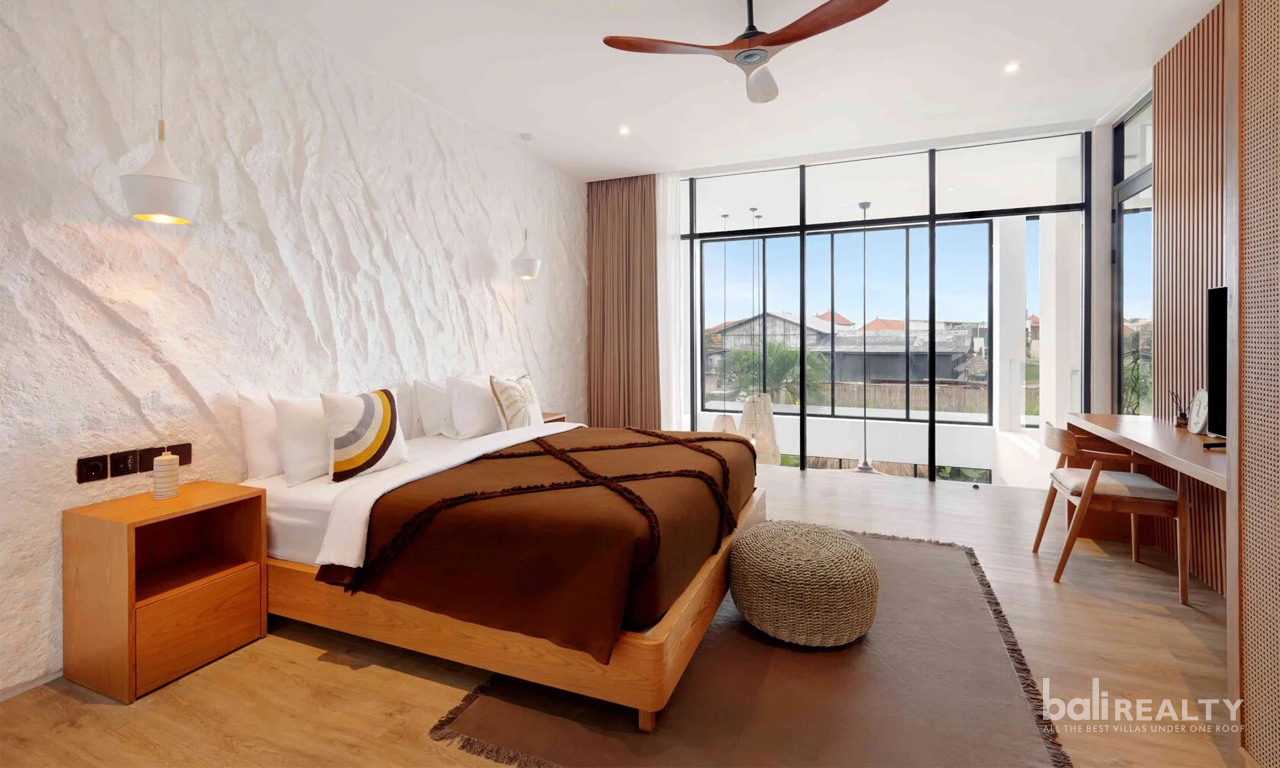 Luxury 3-Bedroom Villa with Rooftop Pool in Batu Bolong, Canggu — image 8