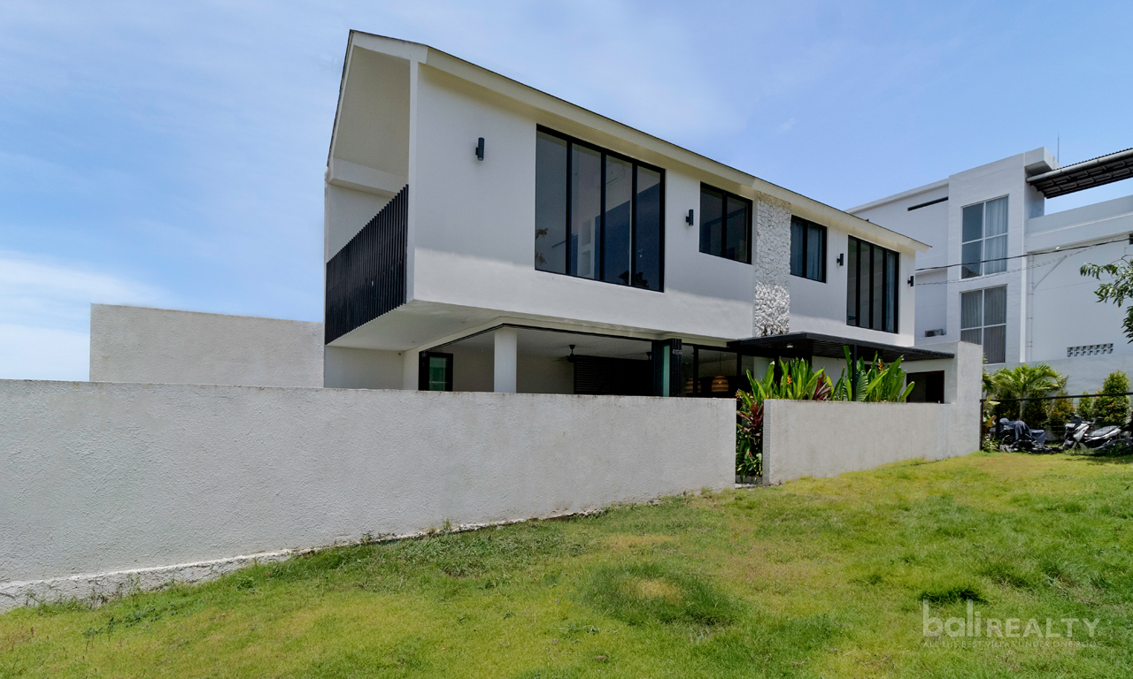 Cemagi Beachside: Two-Bedroom Villa with additional 150 sqm vacant land. Just 200 meters from the Beach! — image 11