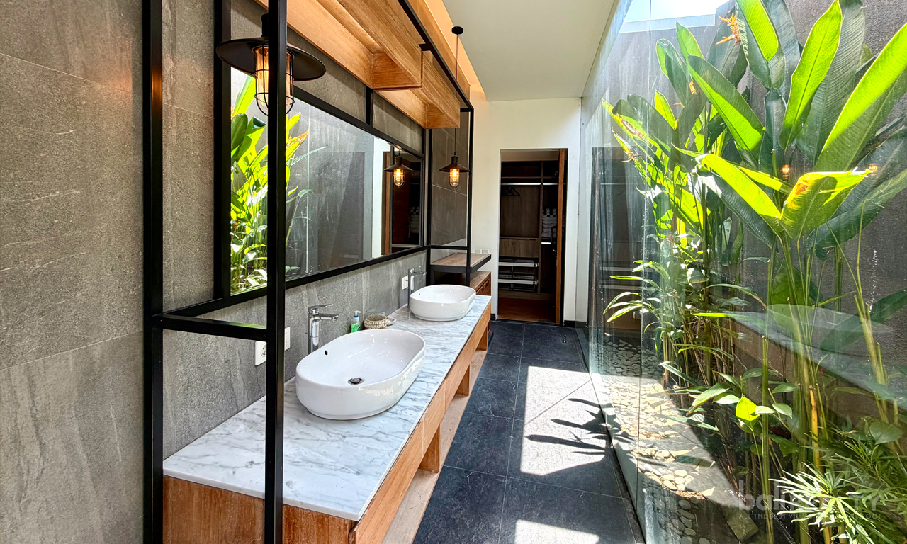 Family-Friendly Three-Bedroom Villa Near Cemagi Beaches: Yearly and Monthly Rental — image 10