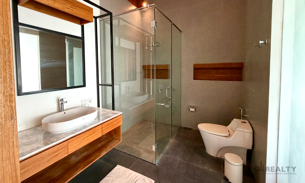 Family-Friendly Three-Bedroom Villa Near Cemagi Beaches: Yearly and Monthly Rental — image 19
