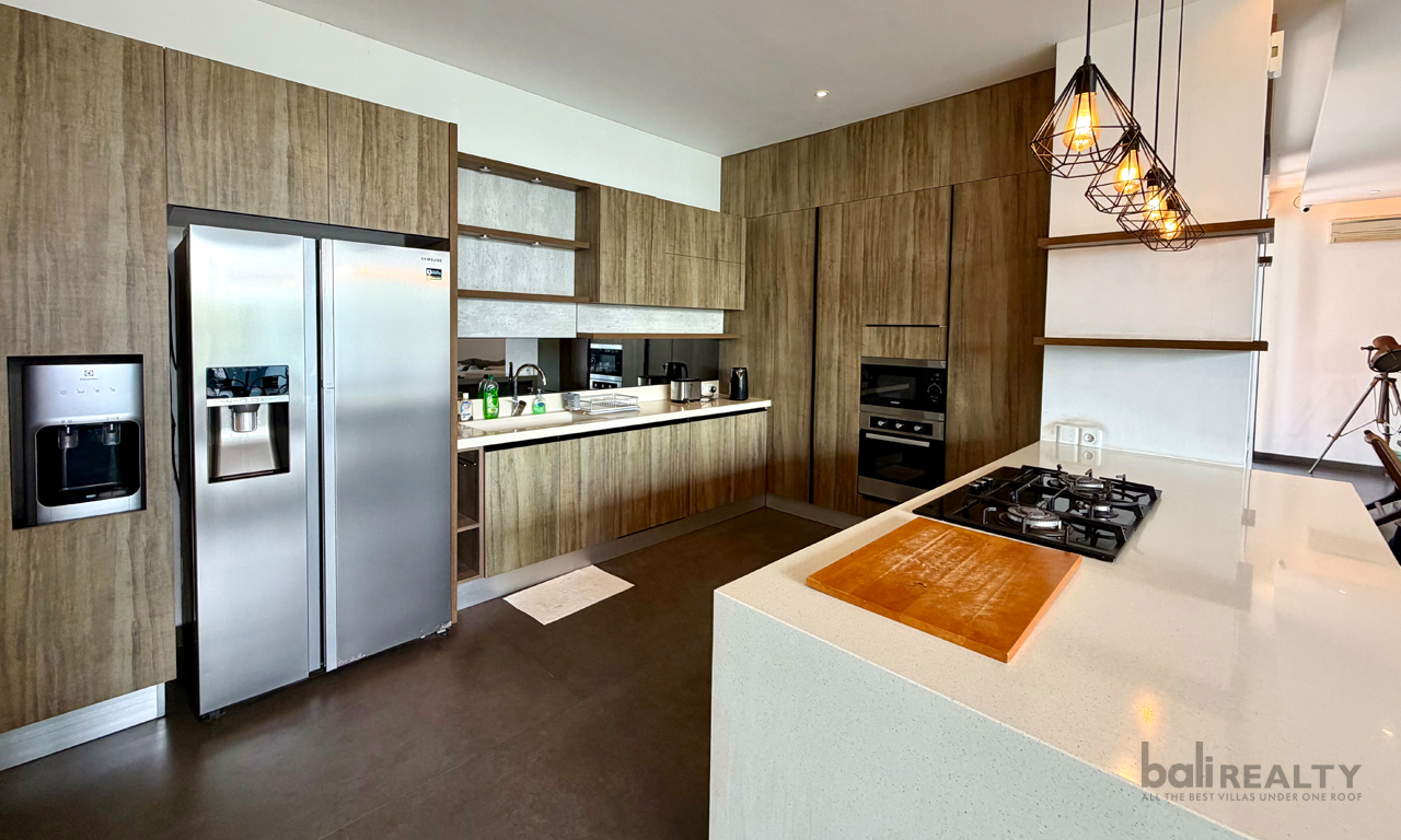 Family-Friendly Three-Bedroom Villa Near Cemagi Beaches: Yearly and Monthly Rental — image 6