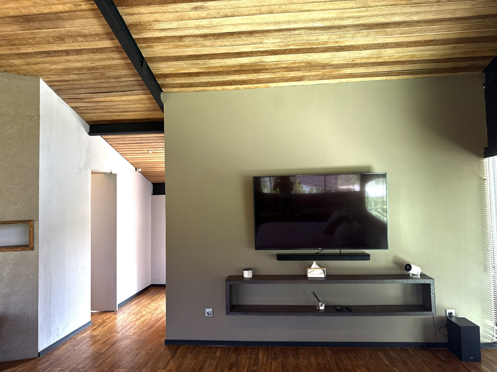 Modern Industrial 3-Bedroom Riverside Villa for Rent in Umalas — image 17