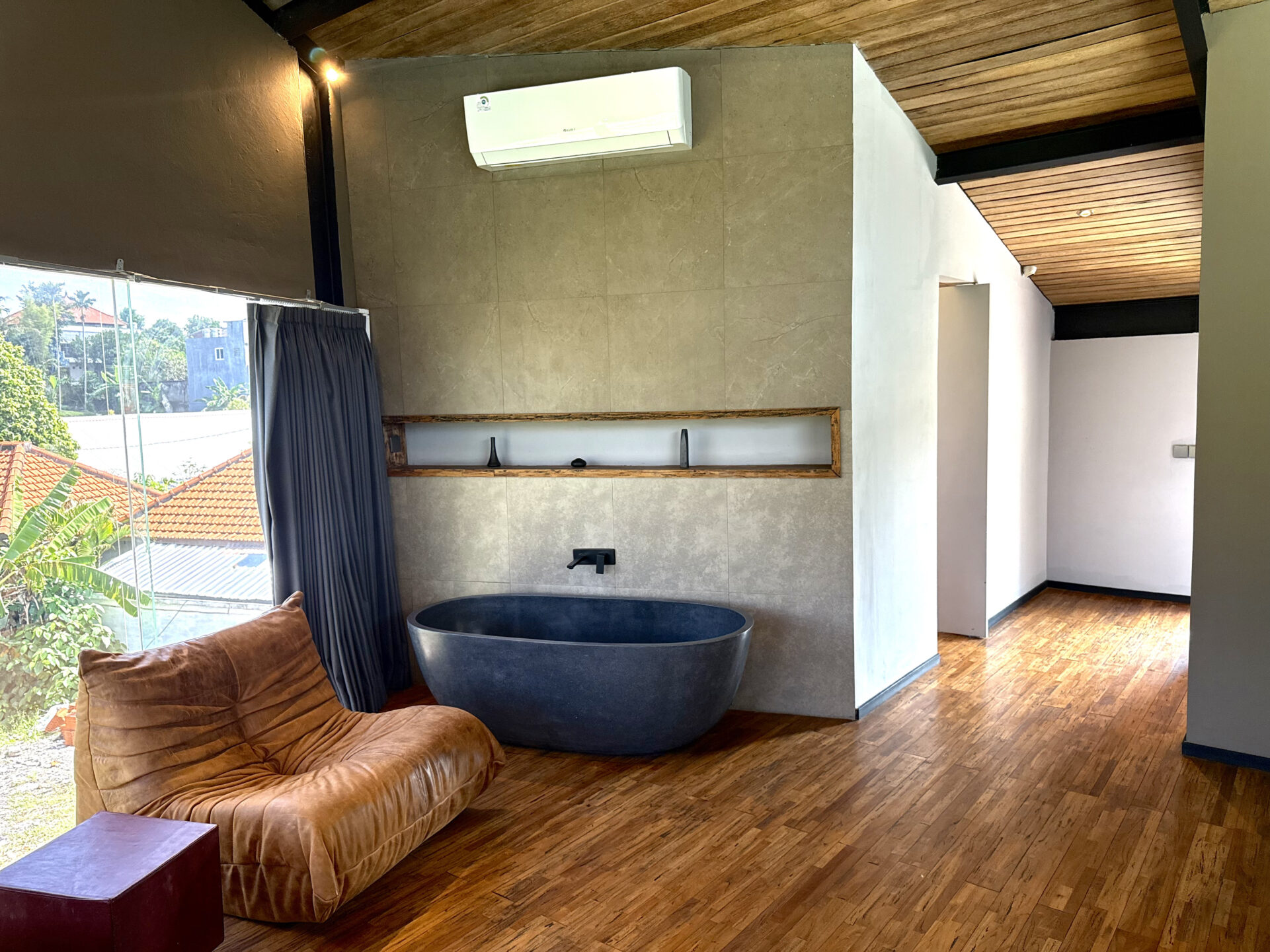Modern Industrial 3-Bedroom Riverside Villa for Rent in Umalas — image 18