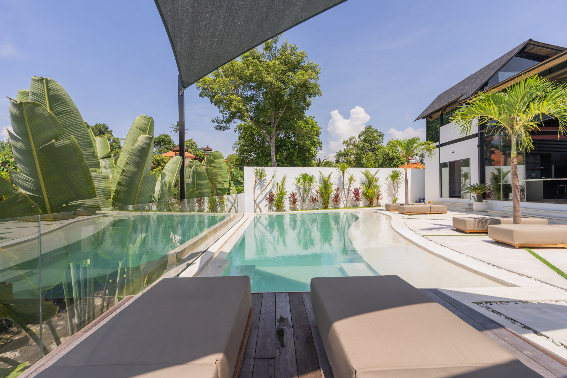 Modern Industrial 3-Bedroom Riverside Villa for Rent in Umalas — image 5