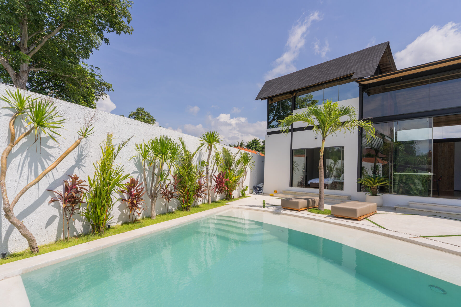 Modern Industrial 3-Bedroom Riverside Villa for Rent in Umalas — image 6