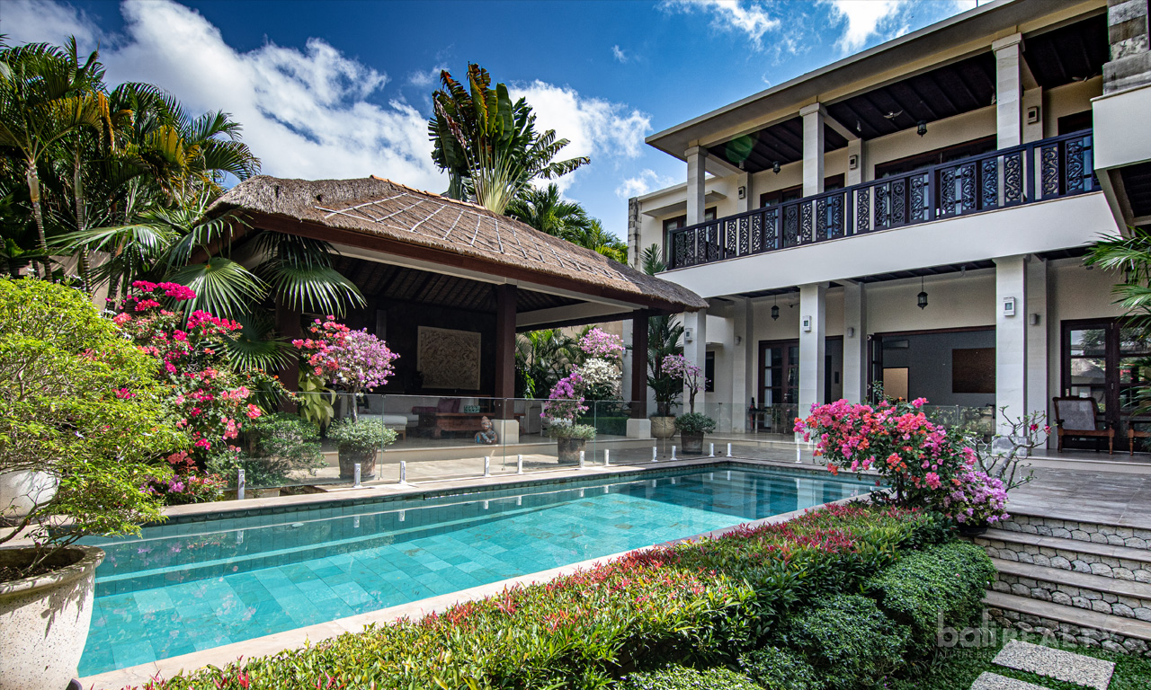 Spacious 3-Bedroom Freehold Villa on 663sqm – Walk to Jimbaran Beach 2979