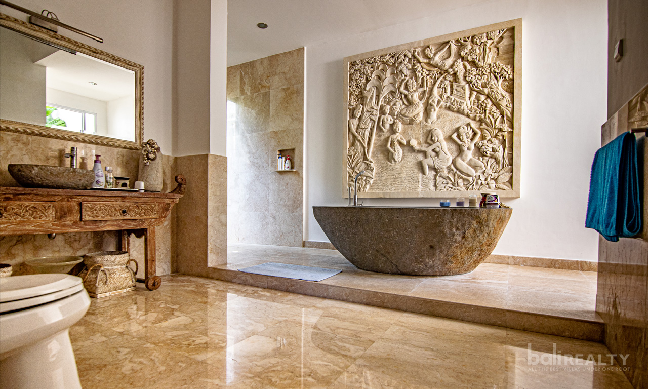 Spacious 3-Bedroom Freehold Villa on 663sqm – Walk to Jimbaran Beach 2979 — image 10