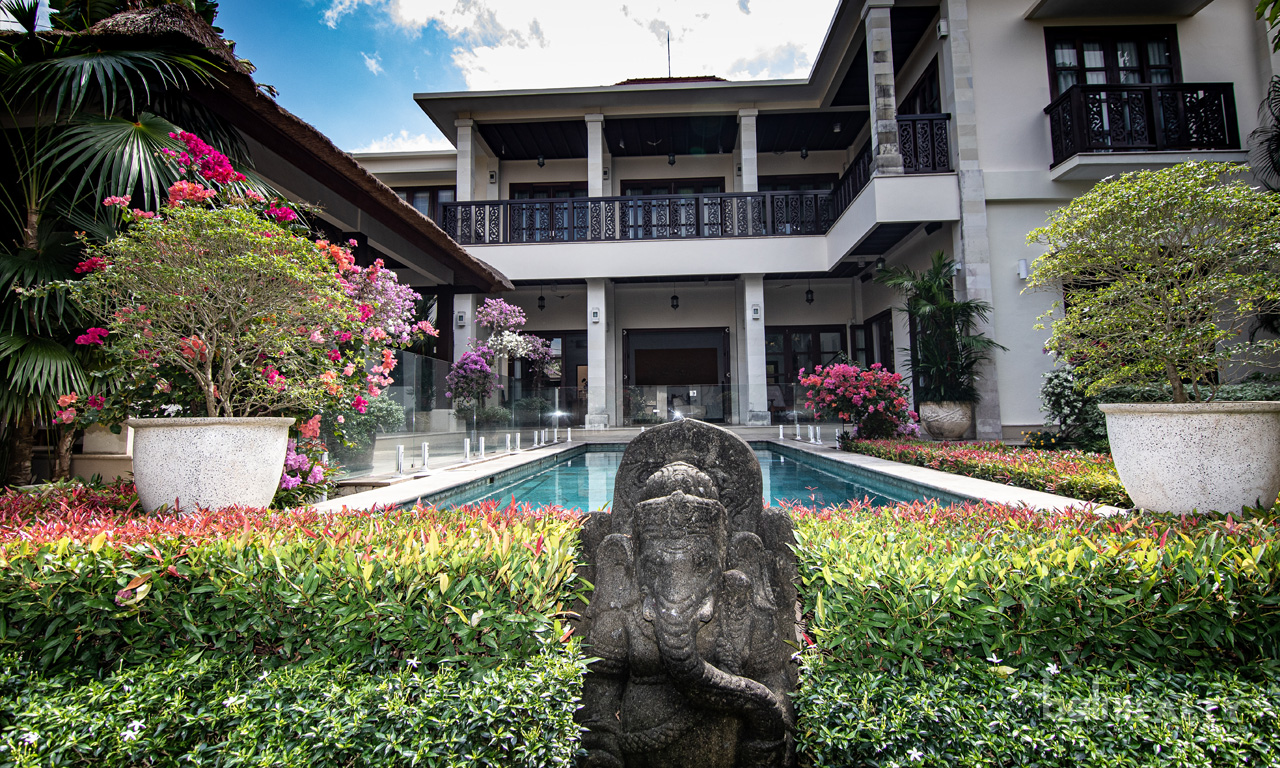 Spacious 3-Bedroom Freehold Villa on 663sqm – Walk to Jimbaran Beach 2979 — image 1