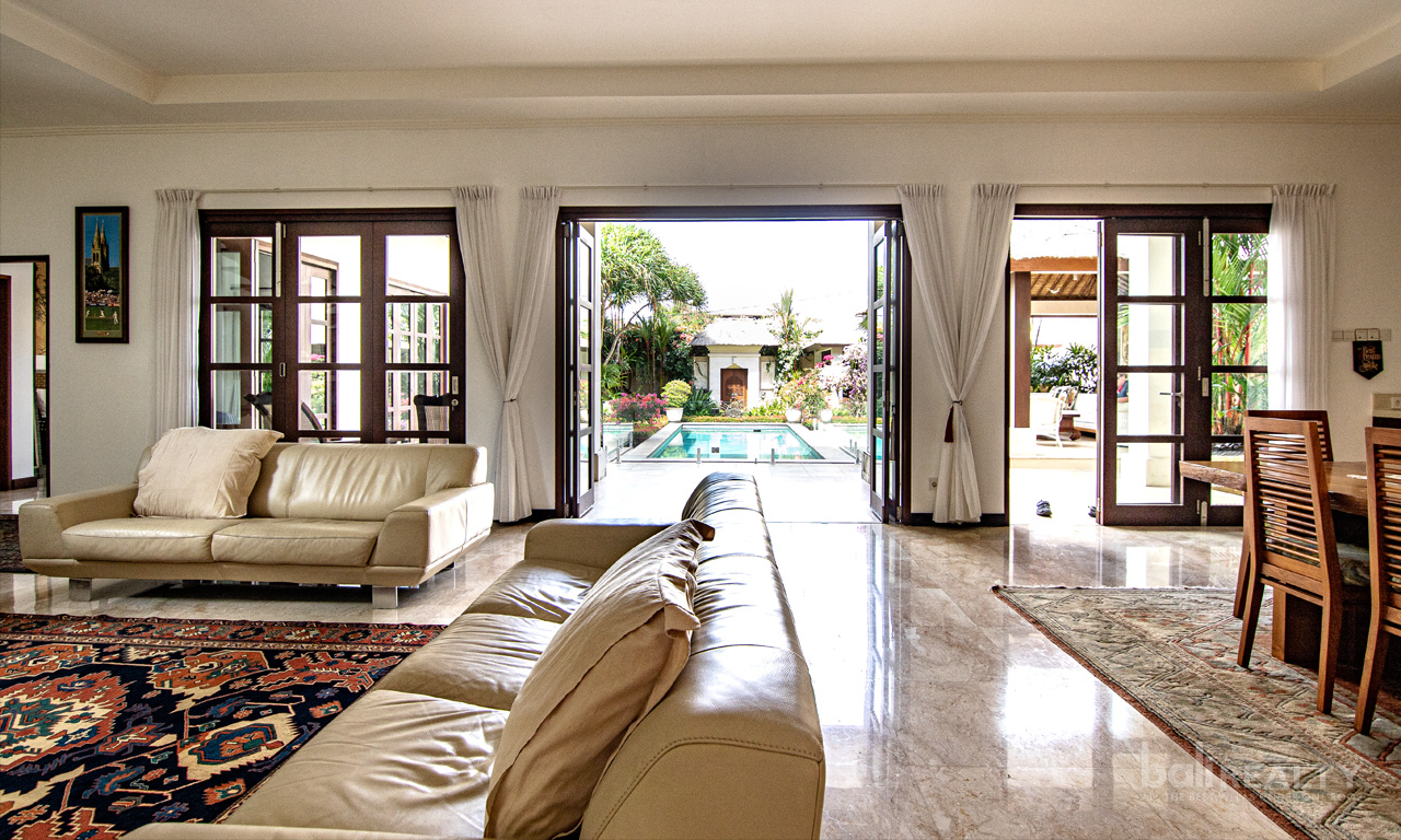 Spacious 3-Bedroom Freehold Villa on 663sqm – Walk to Jimbaran Beach 2979 — image 4
