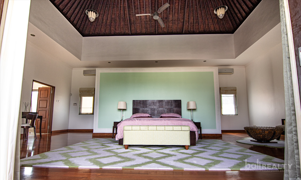 Spacious 3-Bedroom Freehold Villa on 663sqm – Walk to Jimbaran Beach 2979 — image 6