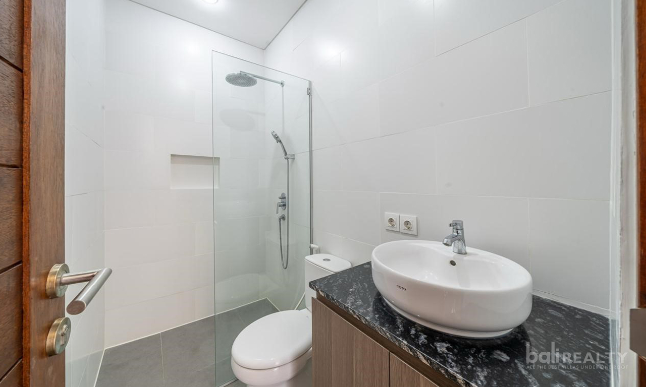 Newly Built Four-Bedroom Villa in Prime Kerobokan Location — image 7