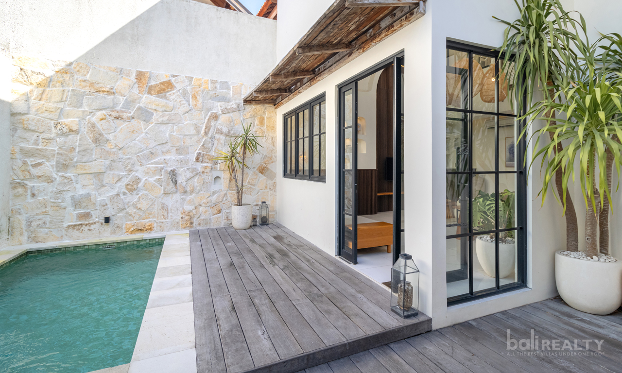 Cozy, Stylish Three-Bedroom Villa in Seminyak with Strategic Access