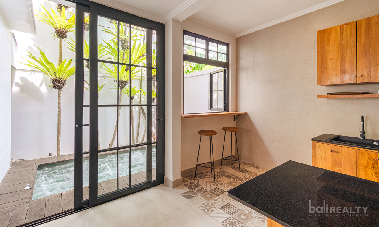 Contemporary Cozy Three-Bedroom Freehold Villa in the Seminyak Area — image 9