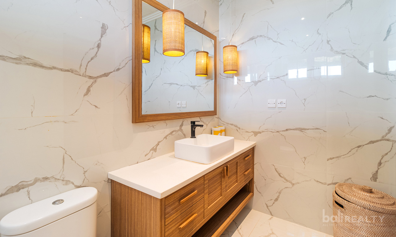 Contemporary Cozy Three-Bedroom Freehold Villa in the Seminyak Area — image 16