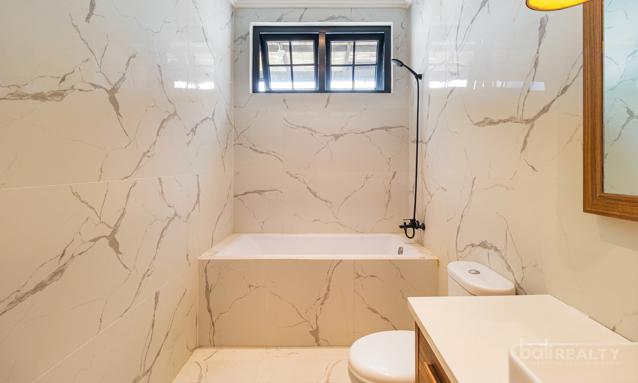 Contemporary Cozy Three-Bedroom Freehold Villa in the Seminyak Area — image 17