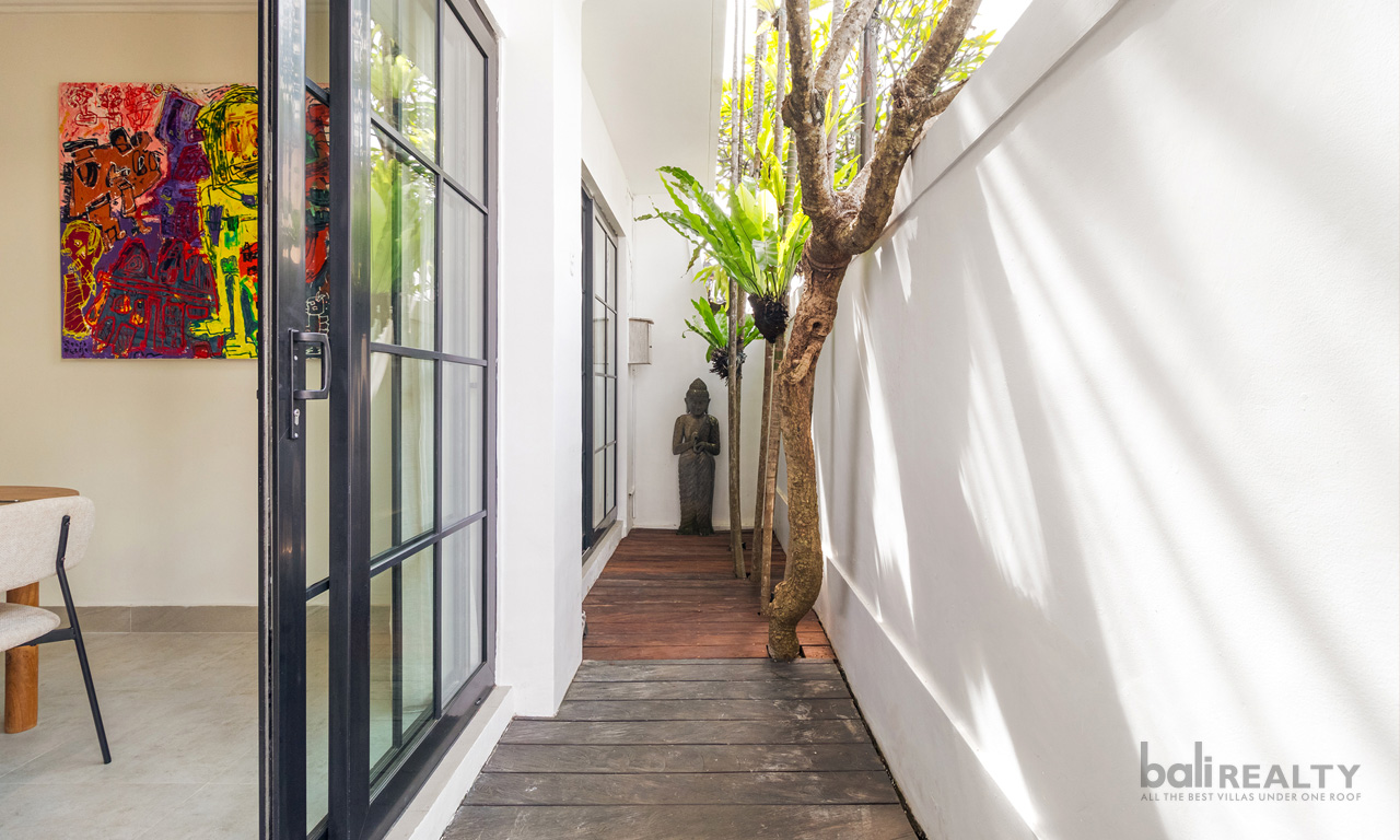 Contemporary Cozy Three-Bedroom Freehold Villa in the Seminyak Area — image 19