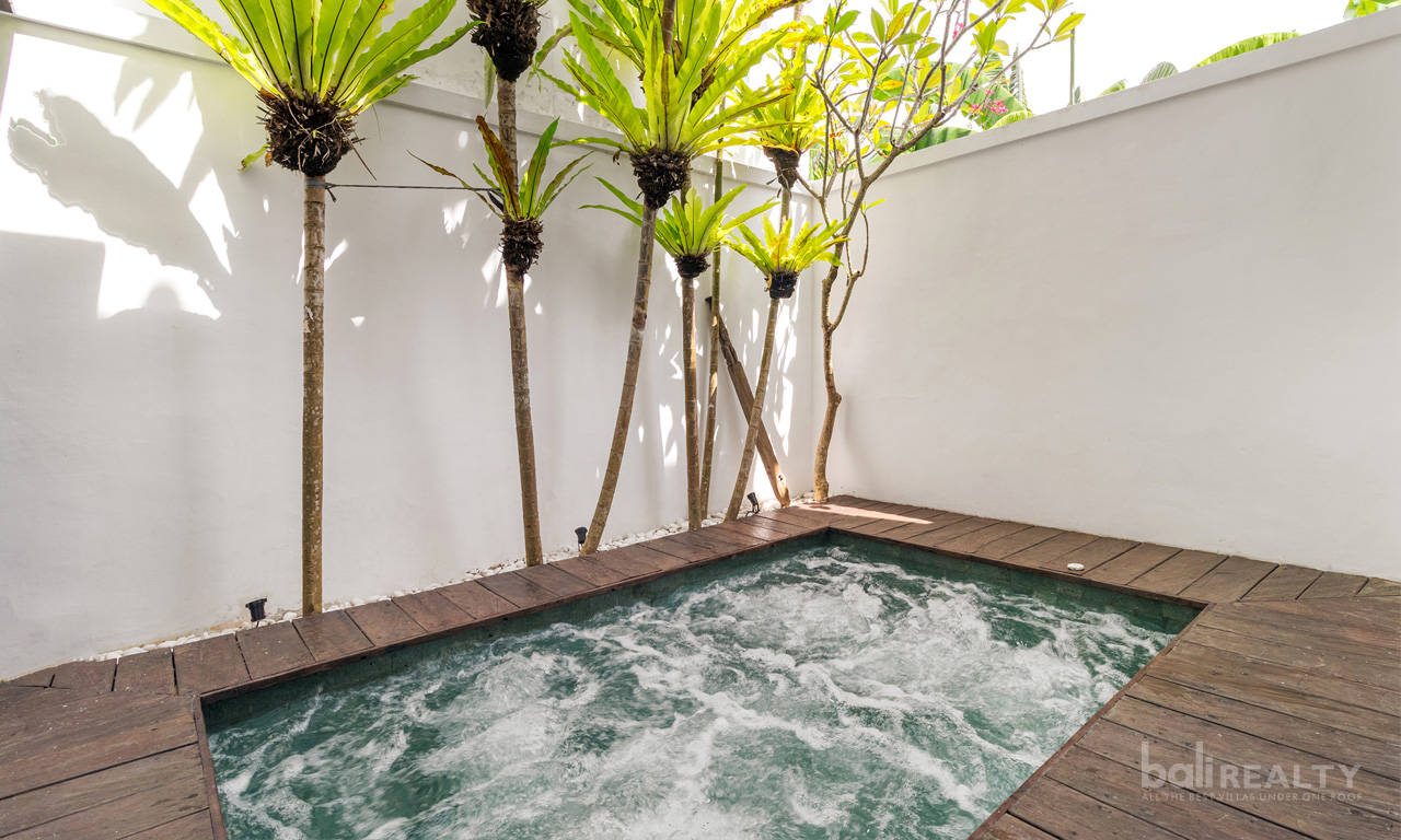 Contemporary Cozy Three-Bedroom Freehold Villa in the Seminyak Area — image 2