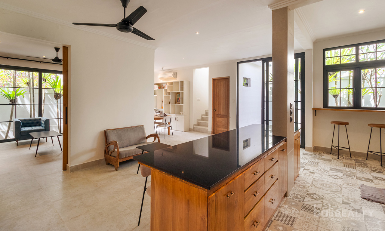 Contemporary Cozy Three-Bedroom Freehold Villa in the Seminyak Area — image 5