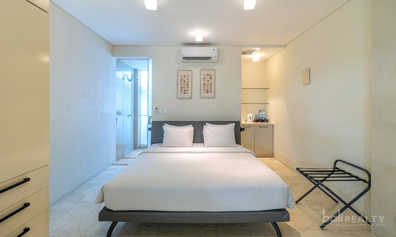 Ground Floor Studio Apartment with 21 Year Lease on the Double Six Beachfront — image 9