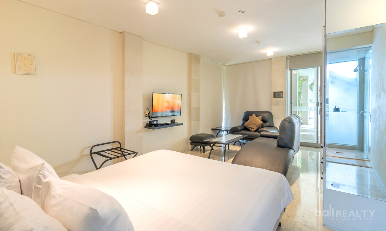 Ground Floor Studio Apartment with 21 Year Lease on the Double Six Beachfront — image 3