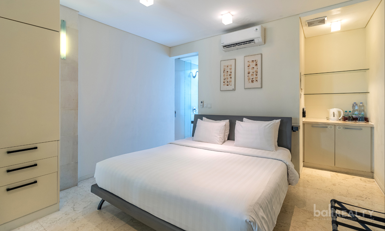 Ground Floor Studio Apartment with 21 Year Lease on the Double Six Beachfront — image 4