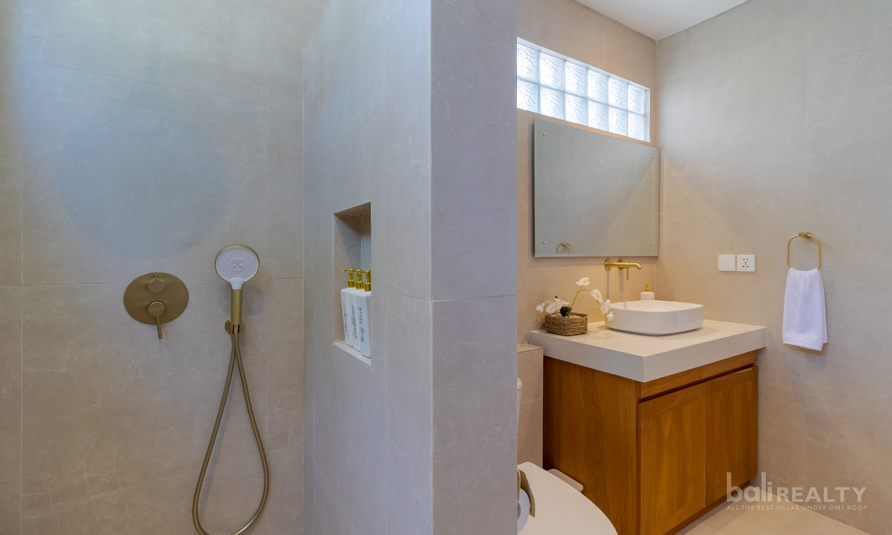 Three-Bedroom Villa in Prime Central Legian: Ideal for Living & Investment — image 6