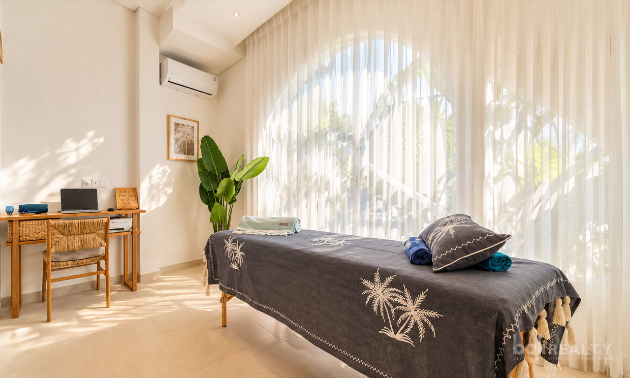 Four -Bedroom Villa in Prime Central Legian: Steps from Legian Beach – 2974 — image 8