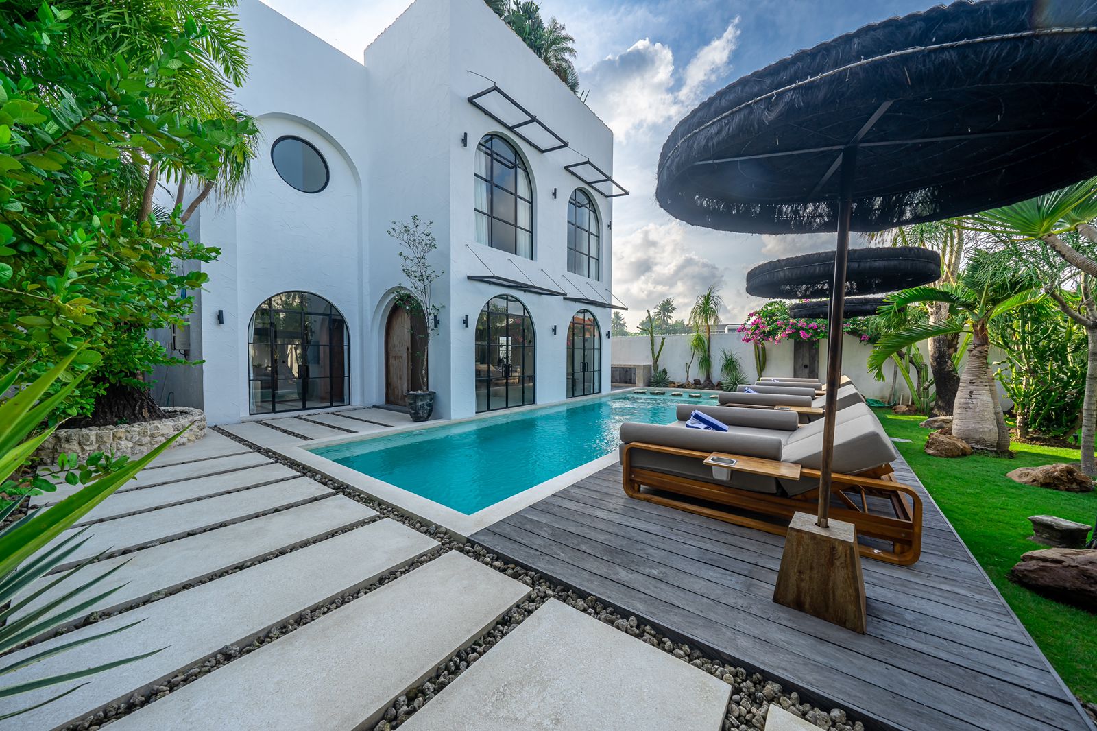 Mediterranean 4+1 Bedroom Villa in Central Berawa — image 2