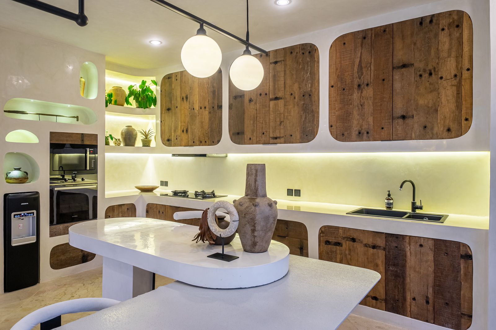 Mediterranean 4+1 Bedroom Villa in Central Berawa — image 9