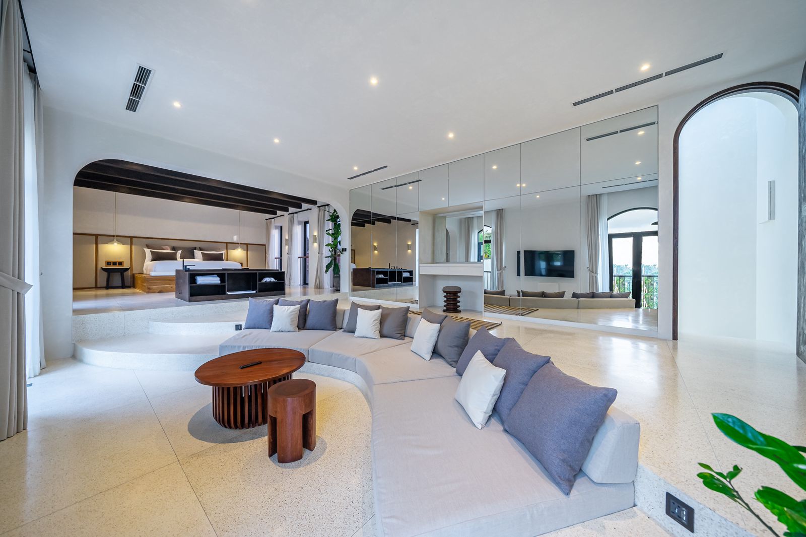 Mediterranean 4+1 Bedroom Villa in Central Berawa — image 8