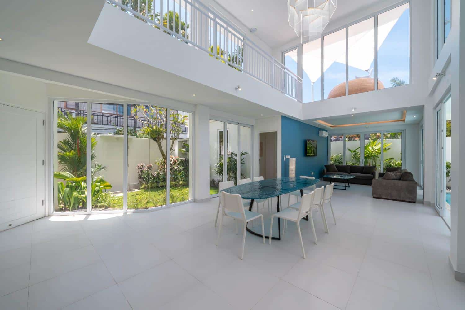 Modern 6-Bedroom Villa for Yearly Rent Near Berawa Beach — image 5