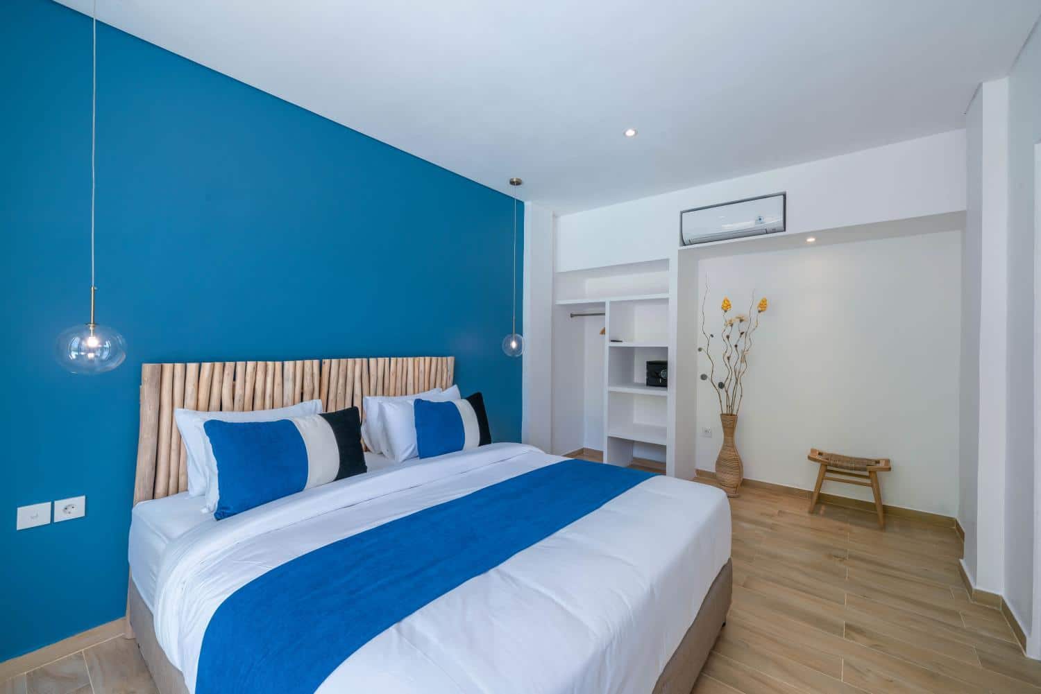 Modern 6-Bedroom Villa for Yearly Rent Near Berawa Beach — image 10