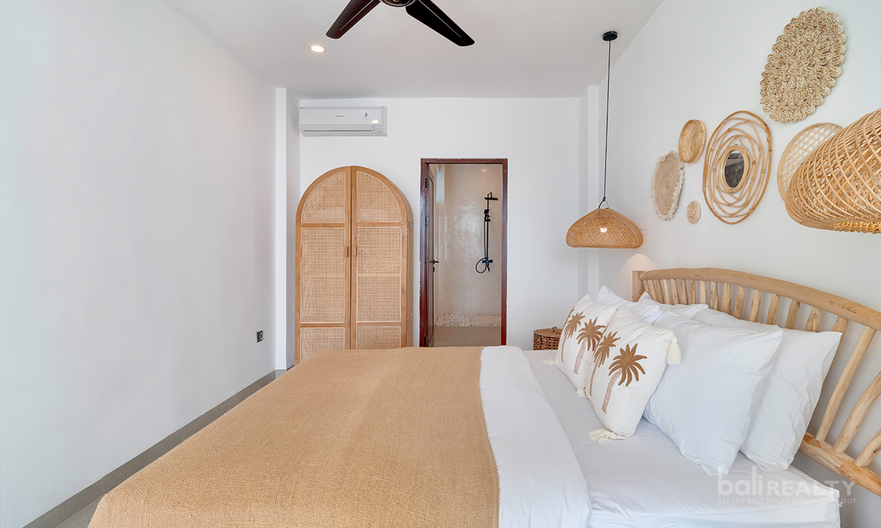 Rustic Two-Bedroom Villa in Tumbak Bayuh, a Short Drive to the Beach — image 13