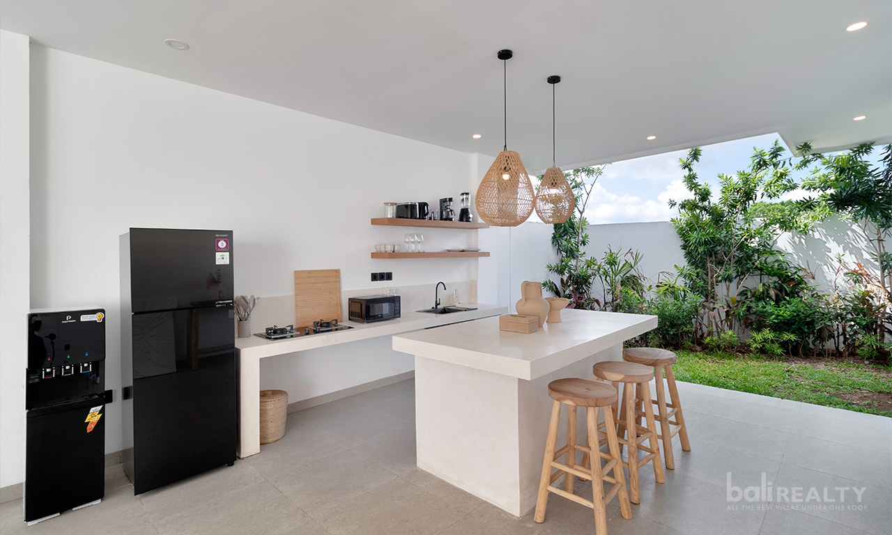 Rustic Two-Bedroom Villa in Tumbak Bayuh, a Short Drive to the Beach — image 7