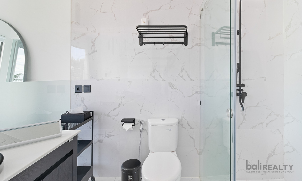Modern Two-Bedroom Villa with Jacuzzi, 35-Year Lease, Proximity to Pererenan Beach 2527 — image 9