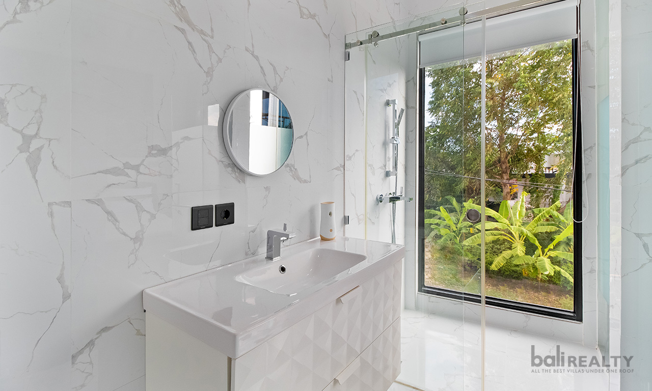 Modern Two-Bedroom Villa with Jacuzzi, 35-Year Lease, Proximity to Pererenan Beach 2527 — image 10