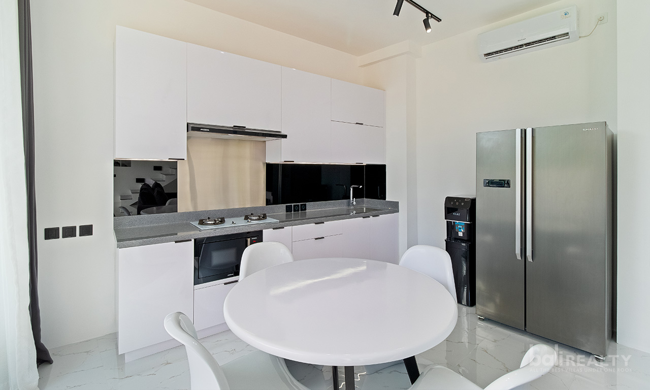 Modern Two-Bedroom Villa with Jacuzzi, 35-Year Lease, Proximity to Pererenan Beach 2527 — image 5