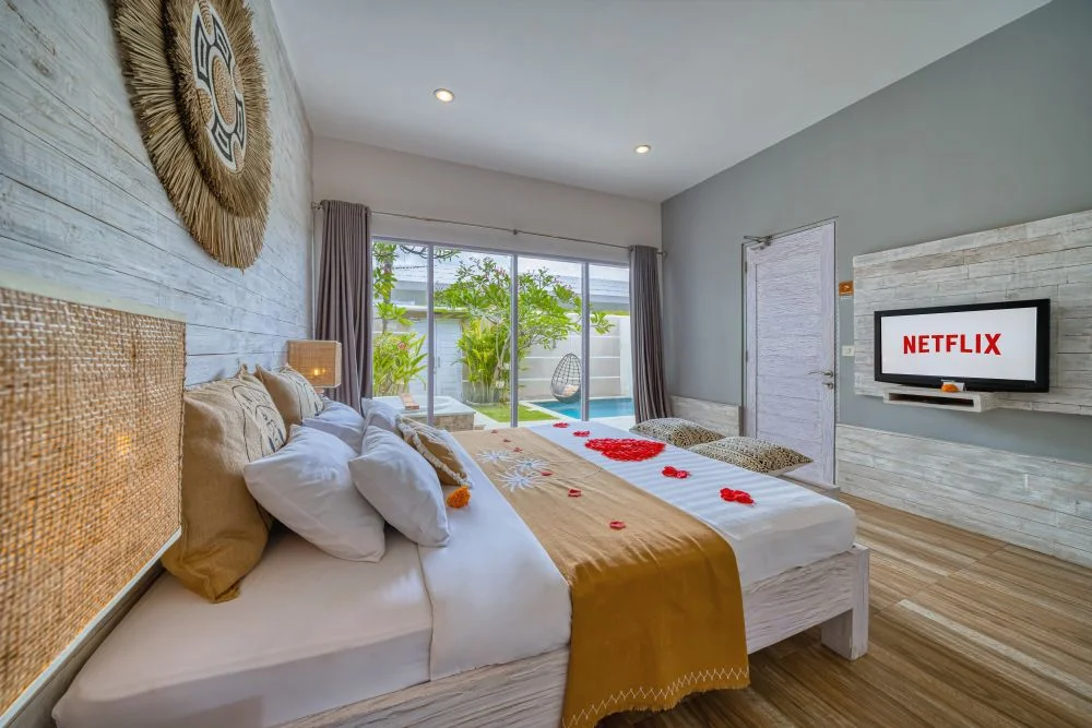 Romantic 1BR Private Villa w/ Pool & Jacuzzi – Tranquil Hideaway in Legian — image 4