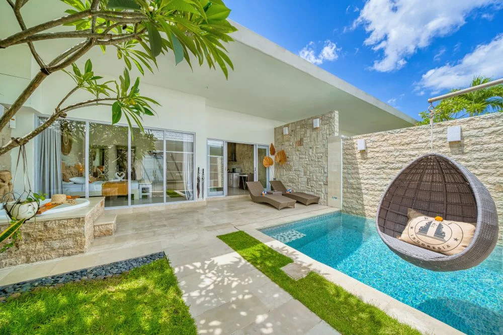 Romantic 1BR Private Villa w/ Pool & Jacuzzi – Tranquil Hideaway in Legian — image 14