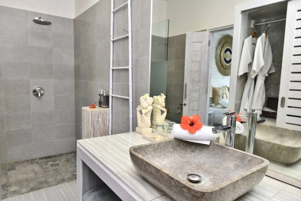 Romantic 1BR Private Villa w/ Pool & Jacuzzi – Tranquil Hideaway in Legian — image 11