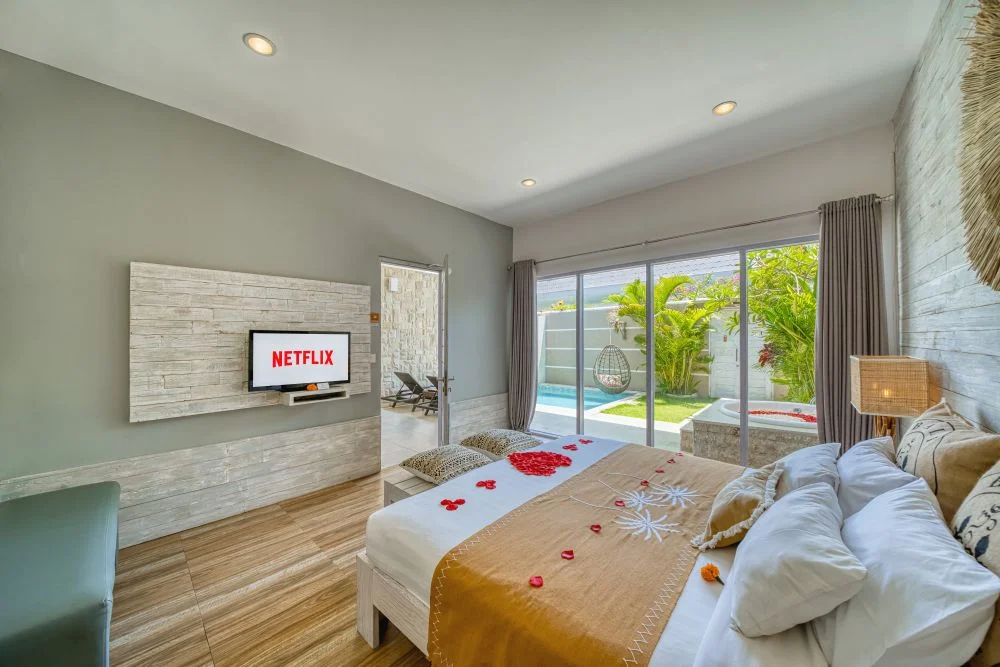 Romantic 1BR Private Villa w/ Pool & Jacuzzi – Tranquil Hideaway in Legian — image 10