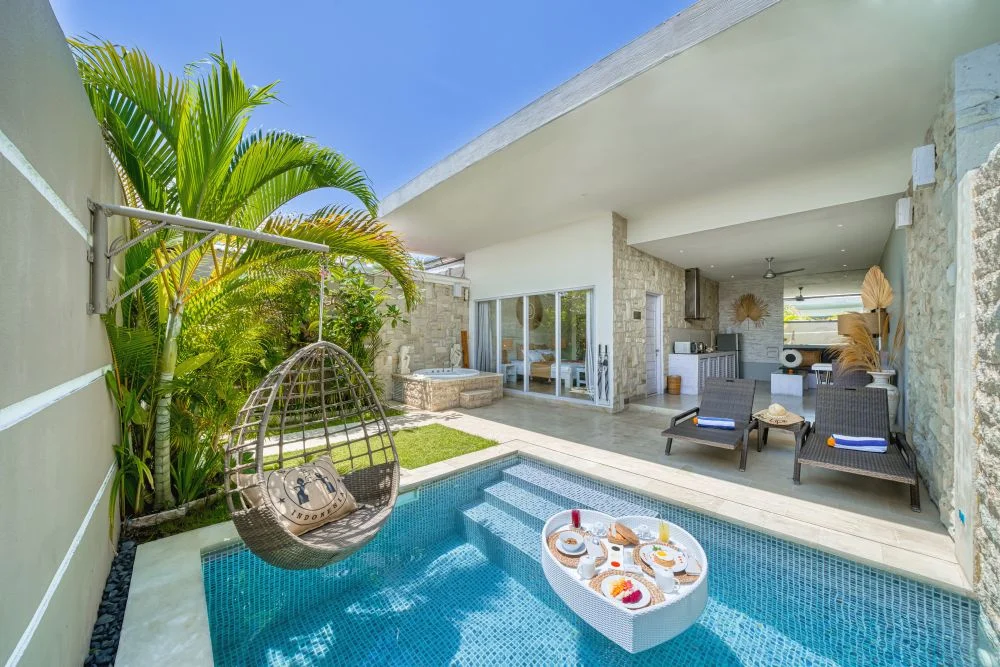Romantic 1BR Private Villa w/ Pool & Jacuzzi – Tranquil Hideaway in Legian